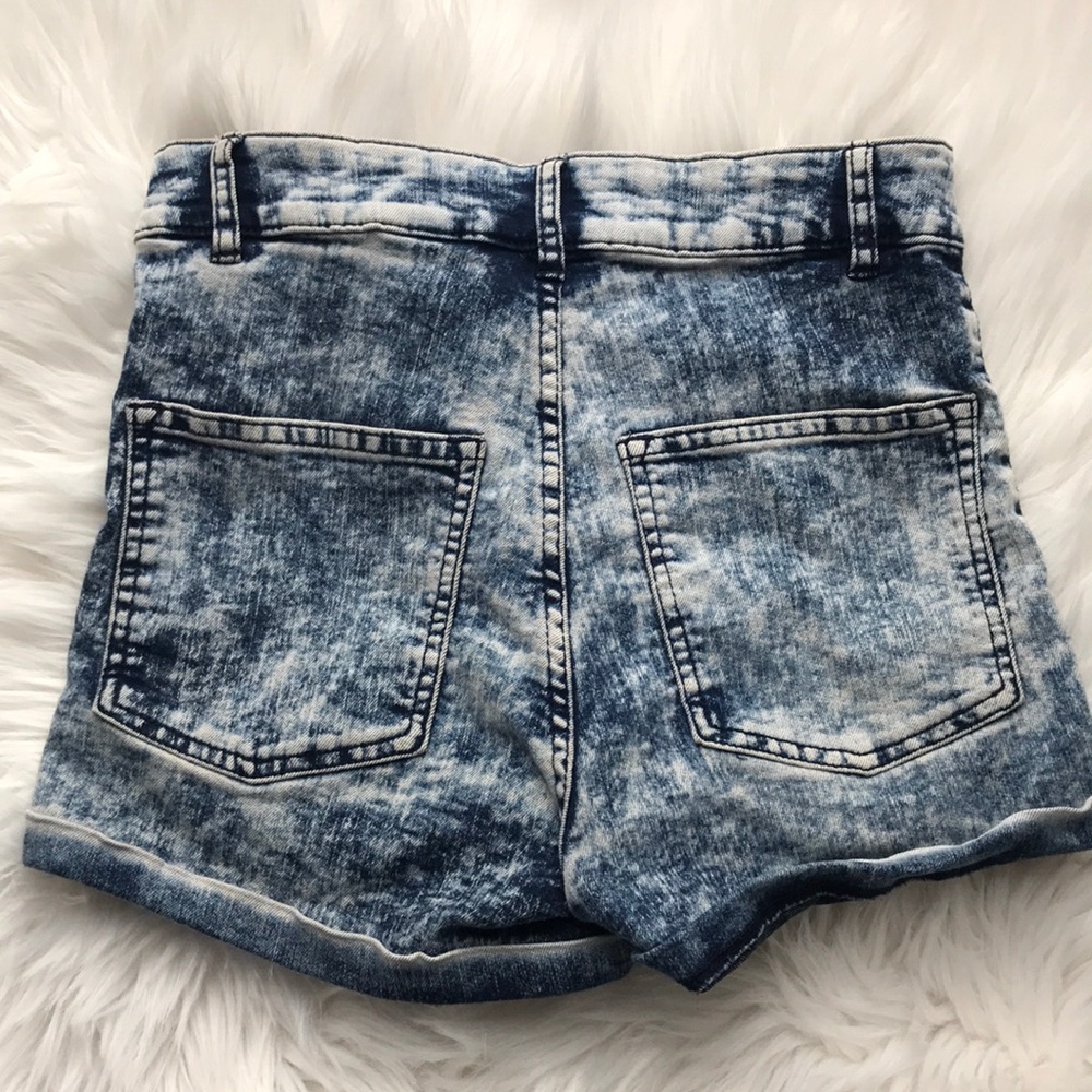 H&M Divided High Rise Acid Wash Shorts - Picture 2 of 3